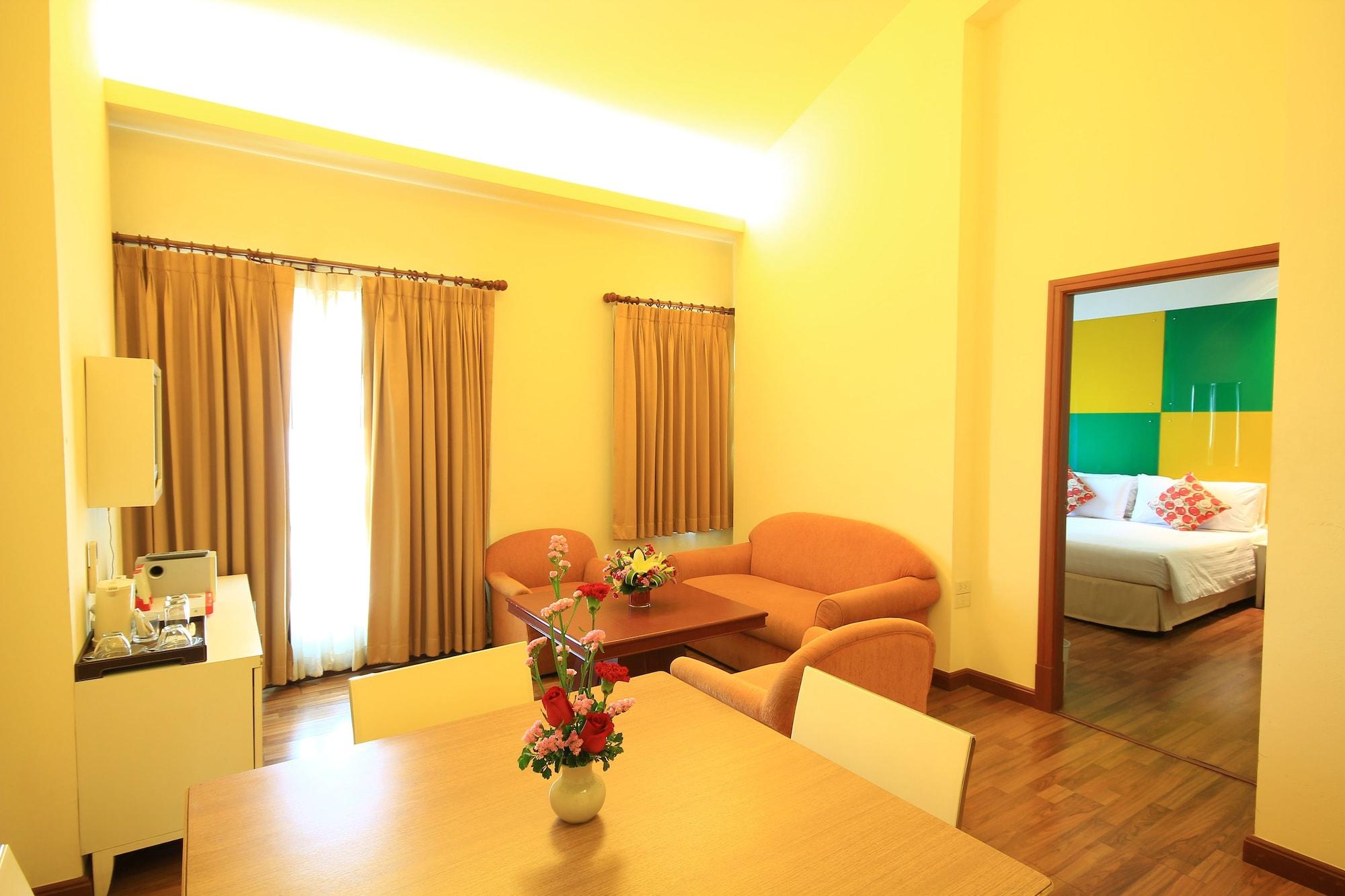 Calypzo Bangkok Hotel Exterior photo