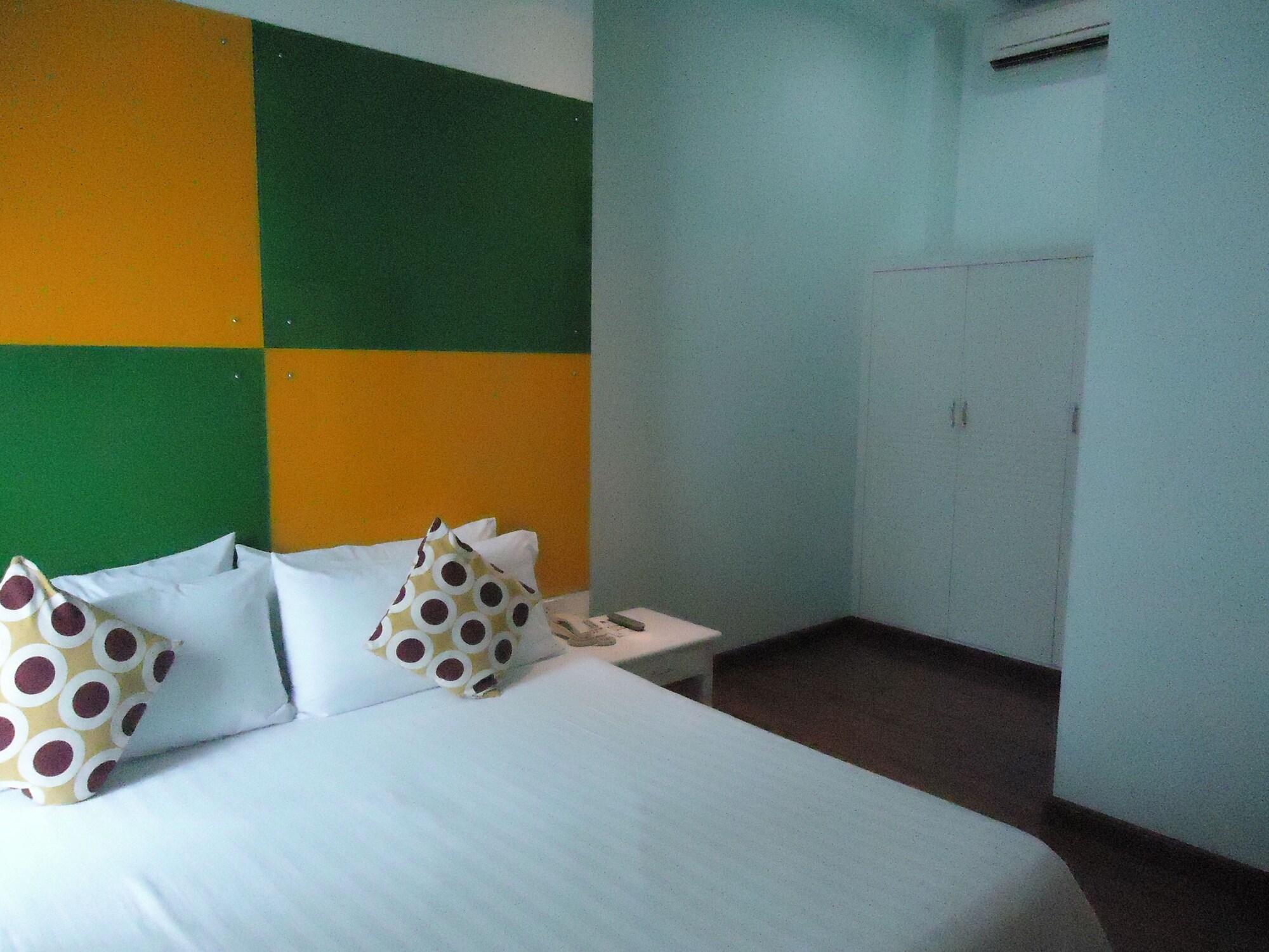 Calypzo Bangkok Hotel Exterior photo