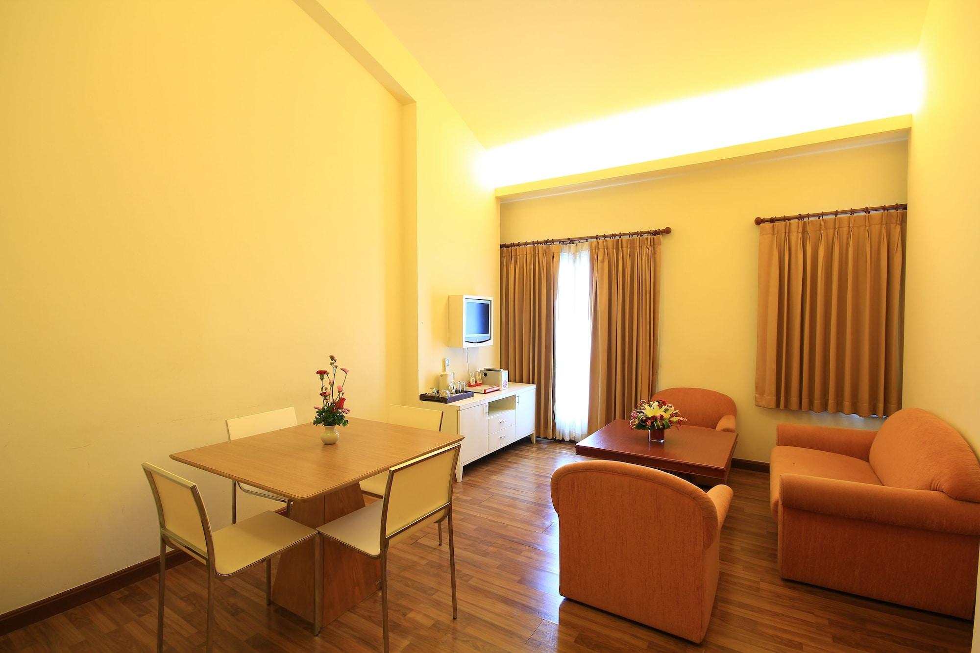 Calypzo Bangkok Hotel Exterior photo