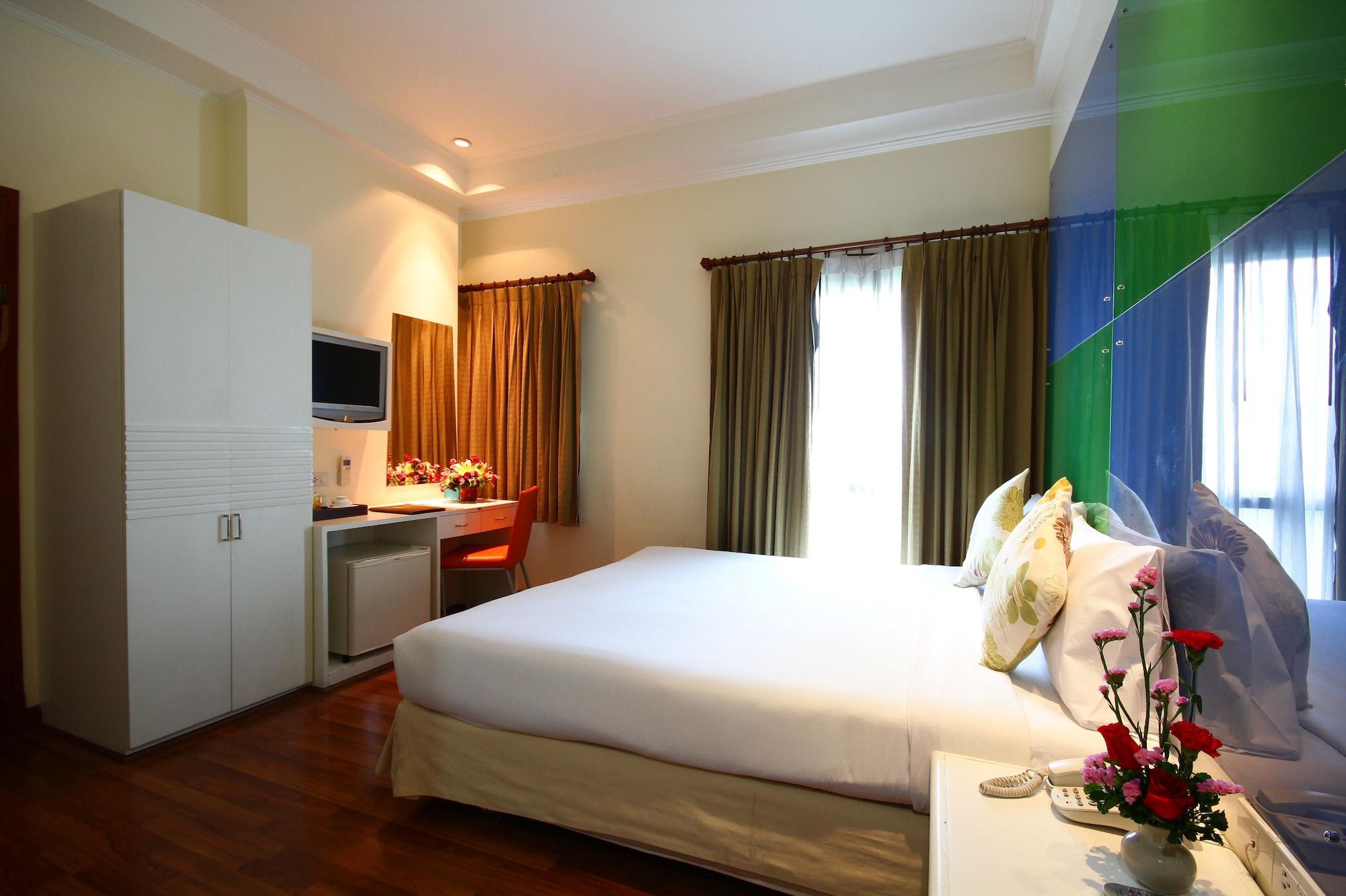 Calypzo Bangkok Hotel Exterior photo
