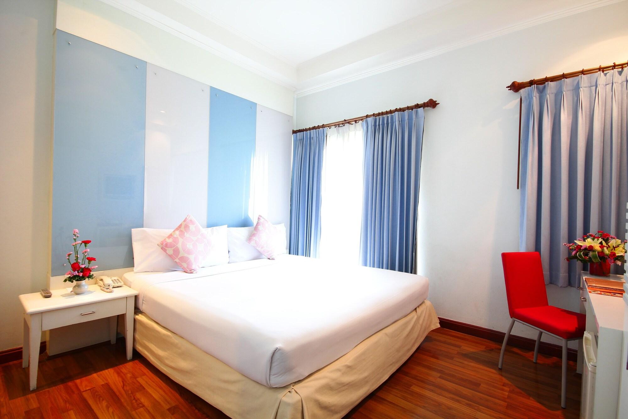 Calypzo Bangkok Hotel Exterior photo