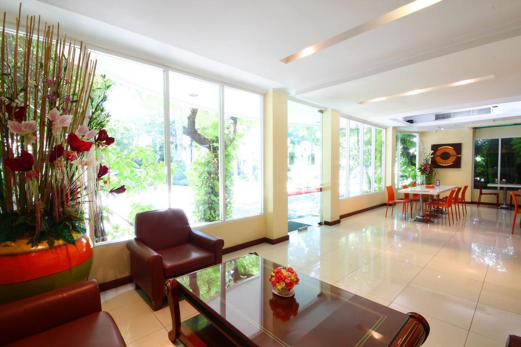 Calypzo Bangkok Hotel Exterior photo