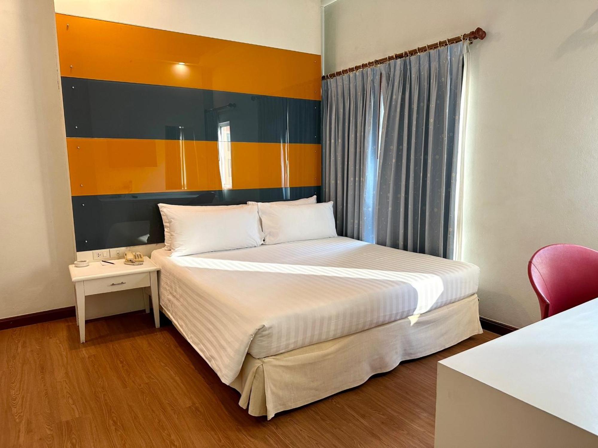 Calypzo Bangkok Hotel Exterior photo