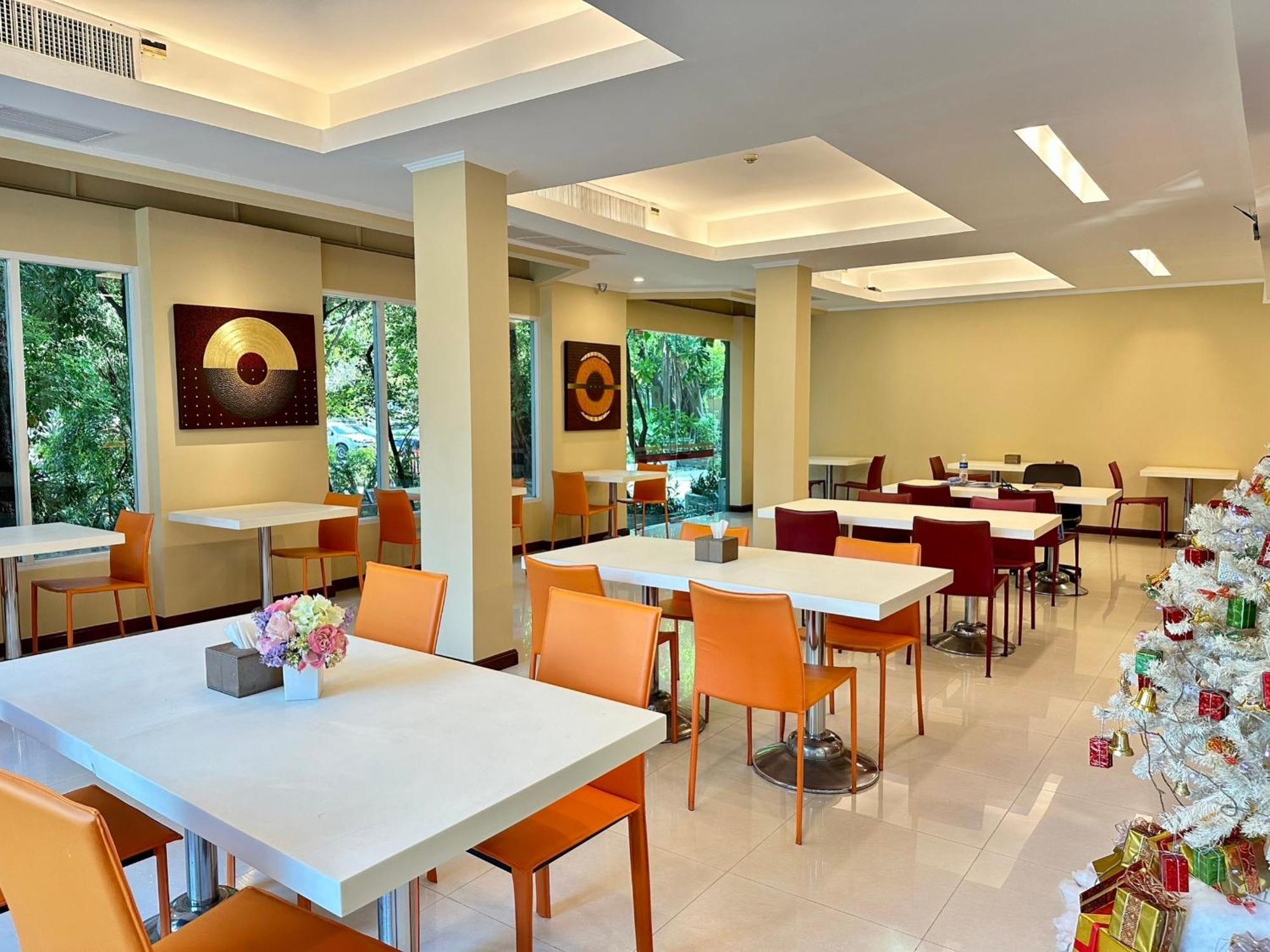 Calypzo Bangkok Hotel Exterior photo