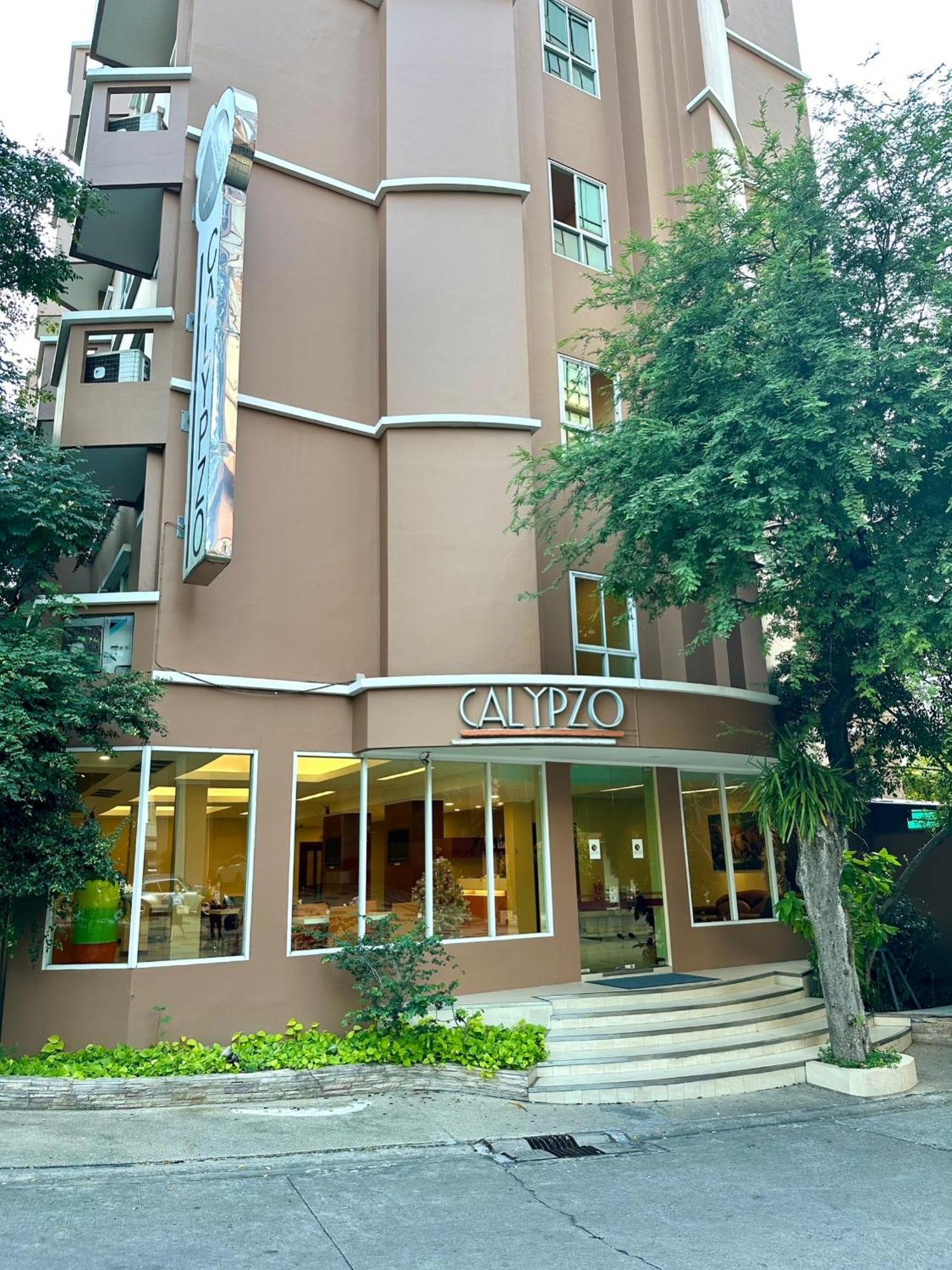 Calypzo Bangkok Hotel Exterior photo