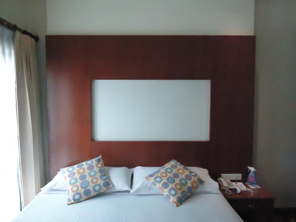 Calypzo Bangkok Hotel Exterior photo